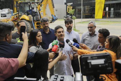 Prefeito em exercício Jander Lobato vistoria obra de modernização da rede de drenagem na avenida Maceió