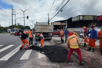 Av. Cosme Ferreira recebe os serviços de recuperação asfáltica
