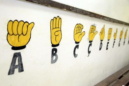 Projeto determina que governo promova anualmente exame nacional de proficiência em Libras