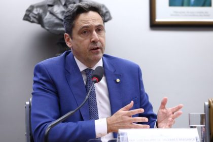 Projeto reduz de 100 para 15 anos o prazo máximo de sigilo sobre informações pessoais