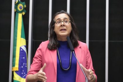 Projeto dá prazo de um ano para que homem trans se aliste no serviço militar após mudança de gênero