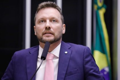 Proposta determina que empresas tenham pelo menos dois anos de existência para participar de licitações