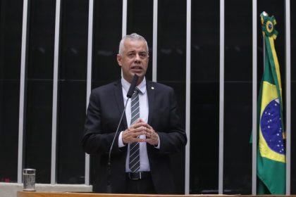 Projeto exige que ministros permaneçam no país durante enfrentamento de crises em suas áreas