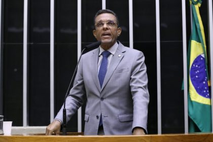 Projeto de lei aumenta pena para quem ofender autônomo durante o trabalho