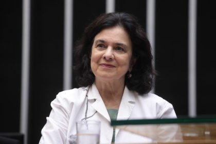 Deputados fazem elogios e críticas à gestão de Nísia Trindade no Ministério da Saúde