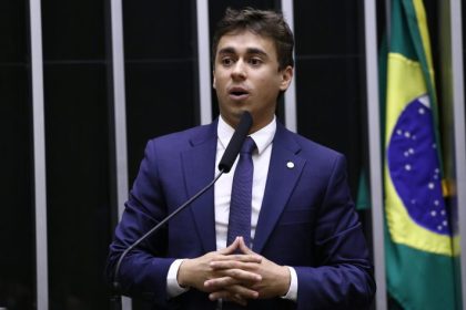 Projeto agrava pena para ato obsceno se praticado em escolas e universidades públicas