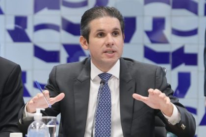 Motta vai instalar comissão para discutir implantação do voto distrital misto