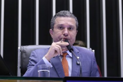 Em sessão solene em homenagem ao Brics, embaixador ressalta importância do diálogo entre Legislativo e Executivo