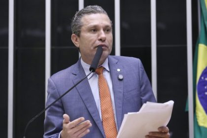 Câmara aprova projeto que prioriza pessoas com câncer na marcação de consultas e exames