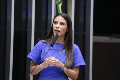 Câmara aprova punição para quem divulgar imagem de nudez gerada por inteligência artificial com fim de constranger