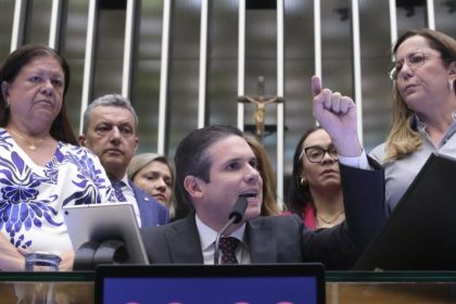 Discursos sobre denúncia contra Bolsonaro geram tumulto no Plenário; Motta cobra melhor conduta de deputados