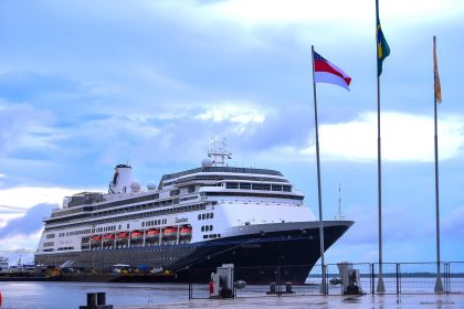 Mais de 2 mil estrangeiros desembarcam na capital a bordo do navio Zaandam