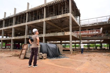 David Almeida vistoria construção da nova sede do Implurb