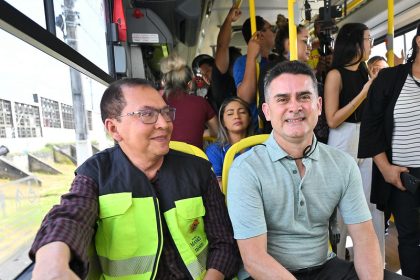 Prefeito David Almeida entrega 19 novos ônibus e alcança marca de 440 veículos renovados durante sua gestão