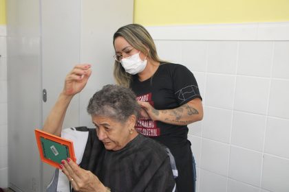 Prefeitura promove ação social com serviços e atividades de bem-estar feminino na zona Centro-Sul