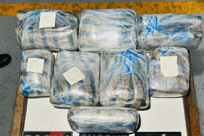 Base Arpão 1: Em duas ações distintas, PMAM apreende 17 kg de drogas escondidas em bagagens