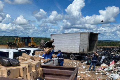 Adaf apreende 6,8 toneladas de alimentos com prazo de validade vencido no bairro Monte das Oliveira
