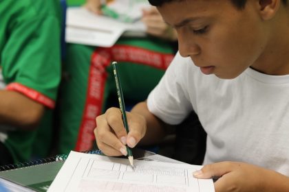 Projeto ‘Aprendendo a Desenhar’ leva educação artística a escolas da zona Norte de Manaus com apoio da prefeitura