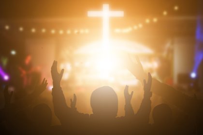 Música e Espiritualidade: Como o Louvor Influencia a Saúde Mental e Emocional