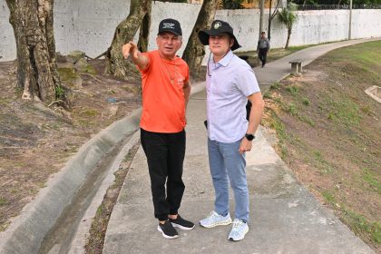 Prefeito David Almeida vistoria obras de saúde e revitalização na zona Oeste de Manaus