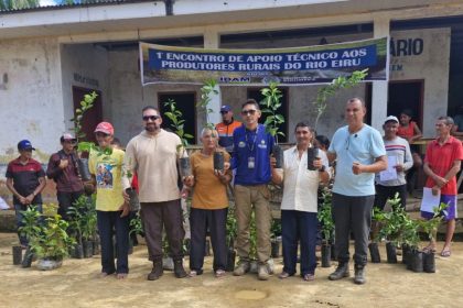 Governo do Estado reforça agricultura familiar de Eirunepé com 160 mudas de café, limão e laranja