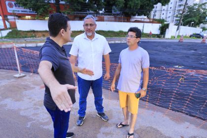 Prefeito de Manaus em exercício Renato Junior vistoria intervenção viária na avenida Max Teixeira para melhorar trânsito na entrada do conjunto São Judas Tadeu