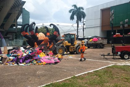 Prefeitura de Manaus recolhe cerca de 20 toneladas de resíduos nos desfiles das escolas de samba