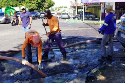 Prefeitura de Manaus realiza desobstrução e limpeza de caixa coletora na zona Sul