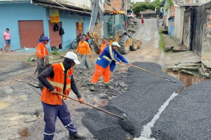 Prefeitura de Manaus realiza serviços de manutenção asfáltica no bairro Novo Aleixo