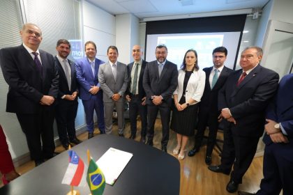 Governador Wilson Lima, Ministério das Cidades e Secretaria do Patrimônio da União assinam contrato para construção de moradias populares em antigo prédio da Receita Federal