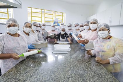 Sejusc e Seas promovem curso de panificação para incentivar empreendedorismo para mulheres em vulnerabilidade social