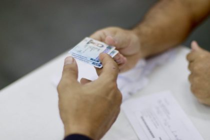 Governo do Amazonas convoca migrantes para a retirada de Registro Nacional Migratório no PAC Compensa