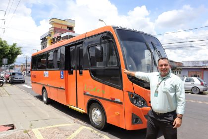 Prefeitura de Manaus recebe novo ônibus para o serviço ‘TransPorta’