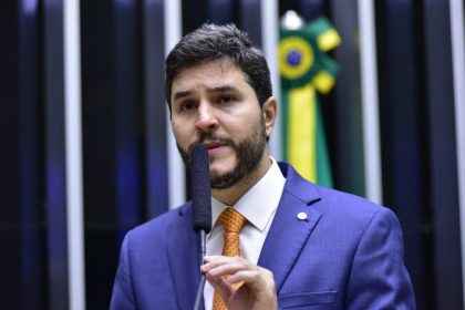 Maurício Carvalho é eleito presidente da Comissão de Educação