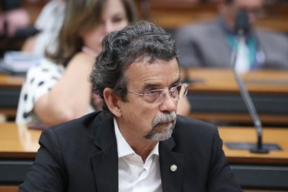 Projeto prevê salvaguardas à população e ao meio ambiente para instalação de usinas eólicas e solares