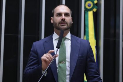 Oposição denuncia “perseguição judicial” contra Eduardo Bolsonaro