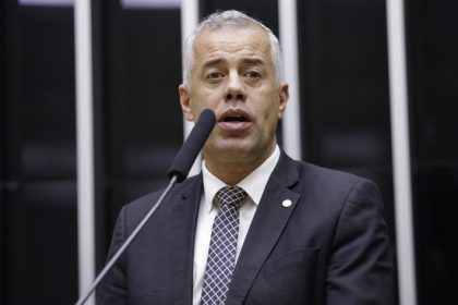 Projeto protege debate sobre programas políticos em empresas privadas