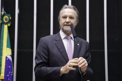 Projeto cria contribuição federal sobre grandes fortunas para financiar a educação