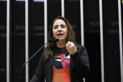 Projeto regulamenta instalação de ponto individual de recarga de carro elétrico em condomínio