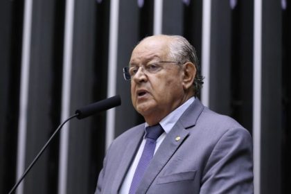 Projeto obriga parlamentares a destinarem emendas no orçamento para acabar com lixões