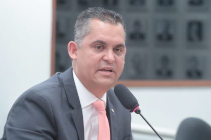 Projeto permite a eleitor acessar local de votação com animal de estimação