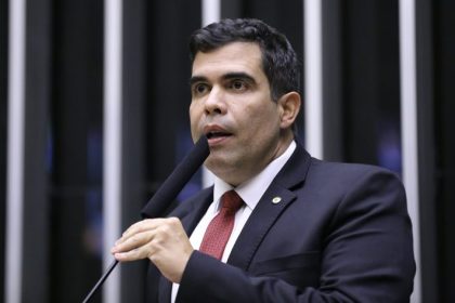 Projeto proíbe comercialização de dados biométricos sensíveis, como íris e DNA