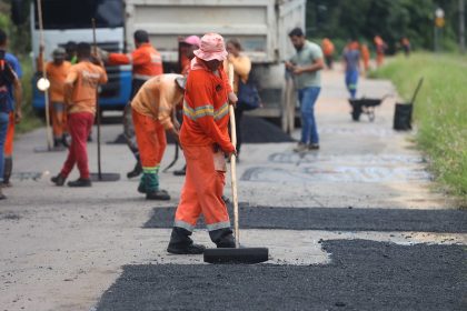 Prefeitura de Manaus intensifica recuperação asfáltica no bairro Tarumã