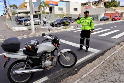 Prefeitura revitaliza sinalização em locais de intervenções no trânsito