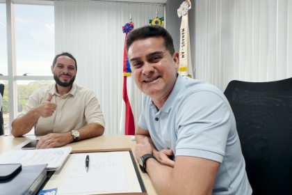 Prefeito David Almeida anuncia pagamento do 14º salário para 1.842 servidores da rede municipal de ensino