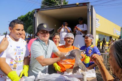 Prefeito David Almeida entrega 5 mil tambaquis no bairro Compensa e reforça segurança alimentar com distribuição de 120 toneladas de peixes em Manaus