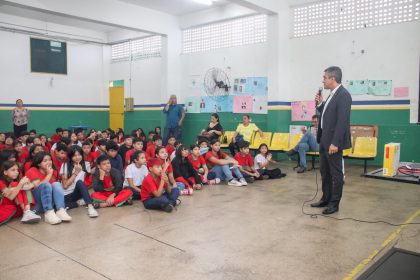 Prefeitura de Manaus leva palestra sobre bullying e violência escolar a alunos da zona Oeste