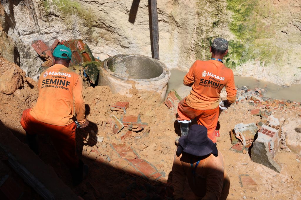 Prefeitura de Manaus recupera 15 metros de uma rede de drenagem no bairro Nova Cidade