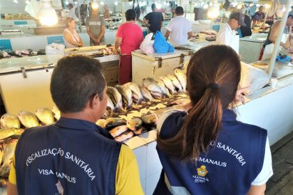 Visa Manaus realiza operação ‘Semana Santa’ para levar boas práticas a comerciantes de pescado