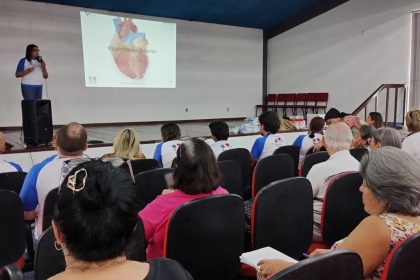 Usuários hipertensos recebem orientações sobre autocuidado em curso promovido pela prefeitura